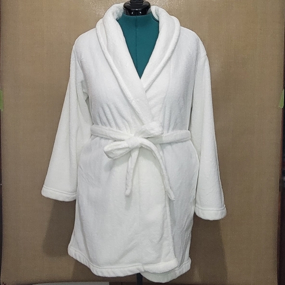 COPY - Women's Robe - Picture 1 of 6